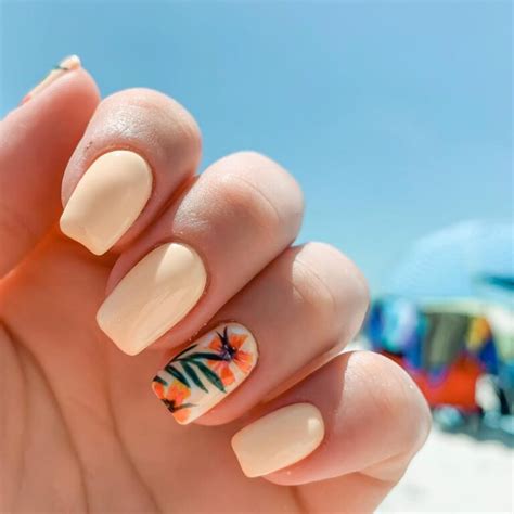 Summer Swipe & Shine: Effortless Acrylic Nails for Beach Bliss